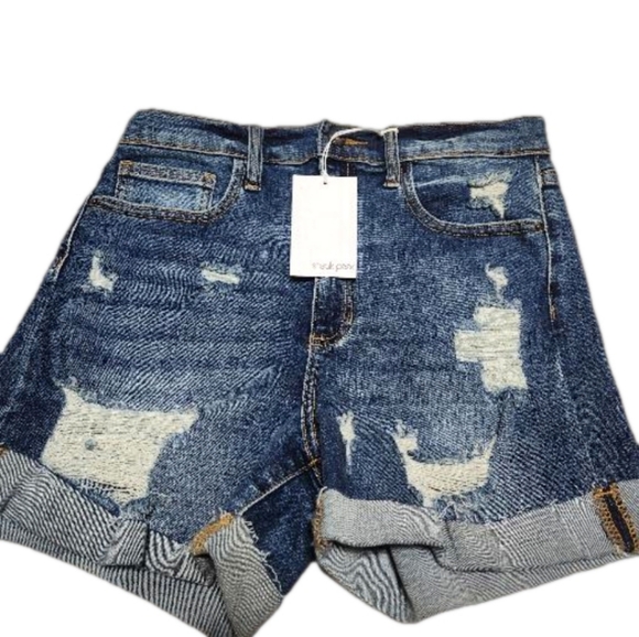 Sneak Peek ladies HighRise Demin shorts - Picture 2 of 6